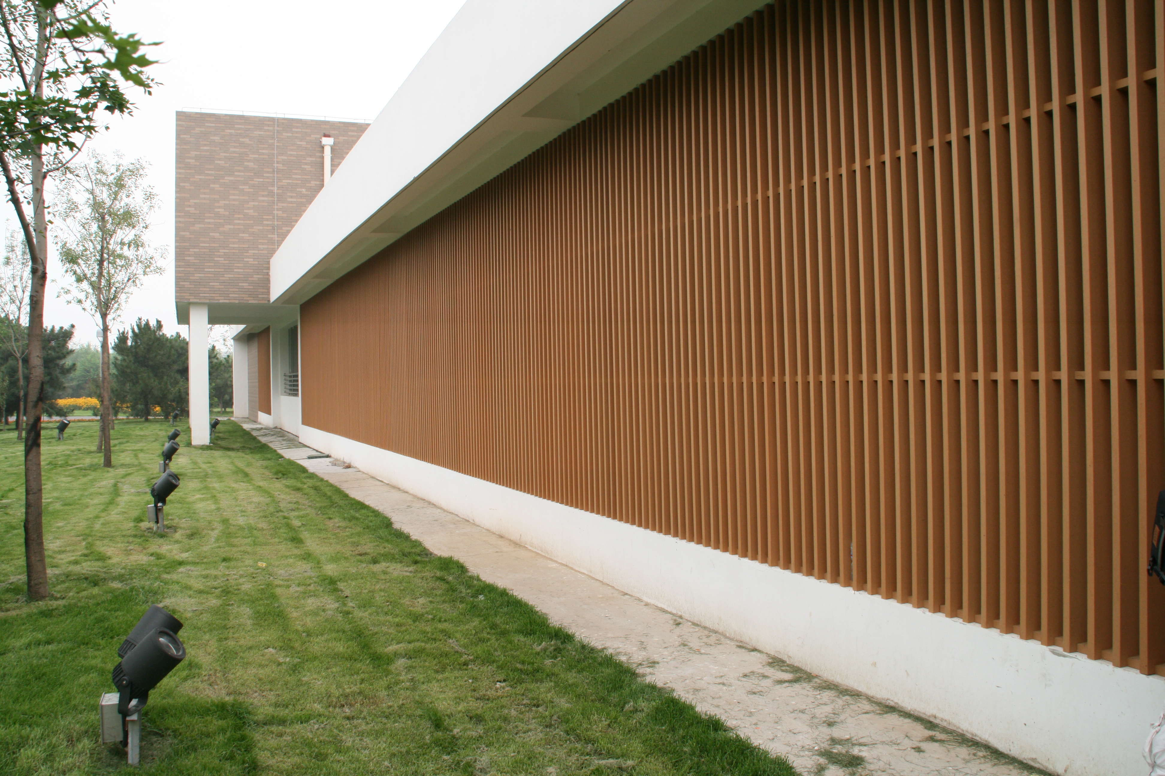 Panel de pared de revestimiento de pared de WPC para decoración de exteriores de 51x51 mm